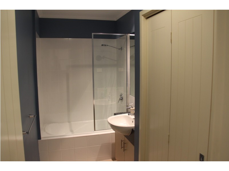 Unit 4, 9 Orana Ave, Boyne Island QLD 4680