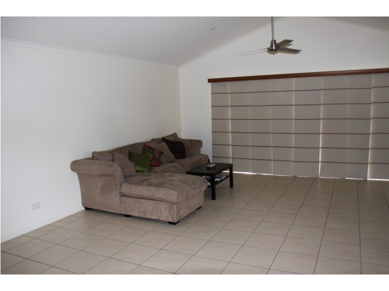 Unit 4, 9 Orana Ave, Boyne Island QLD 4680