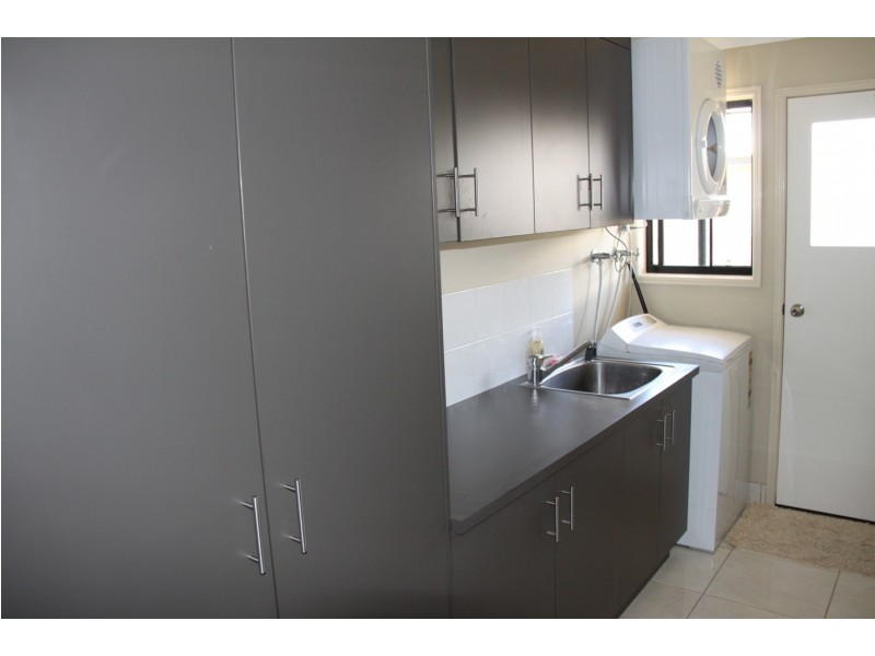 3 Jeana Close, Boyne Island QLD 4680