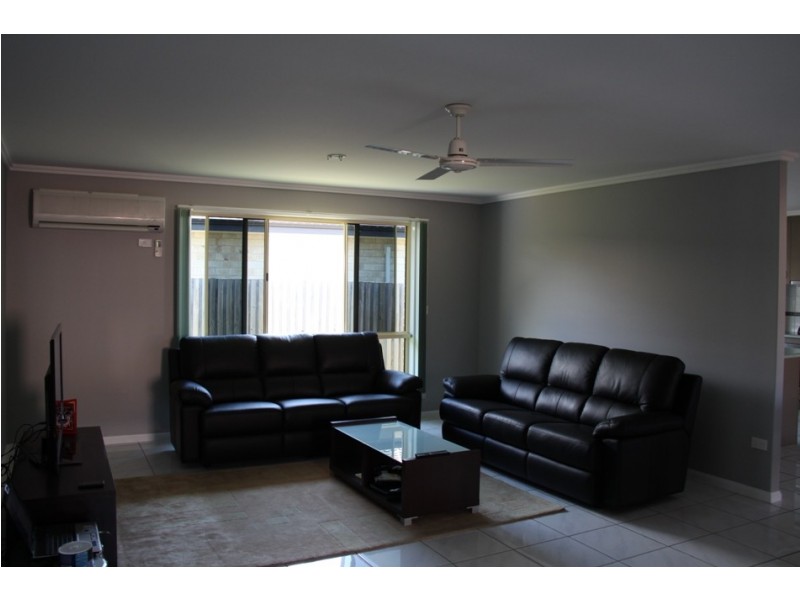 8 Richard St, Boyne Island QLD 4680