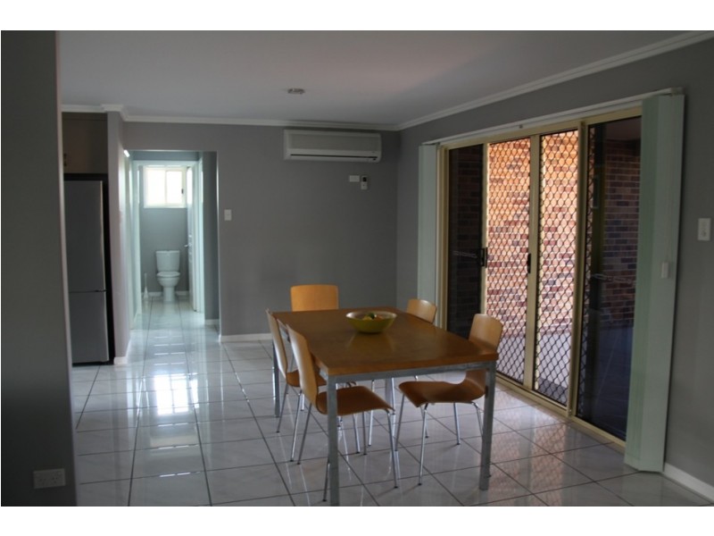 8 Richard St, Boyne Island QLD 4680