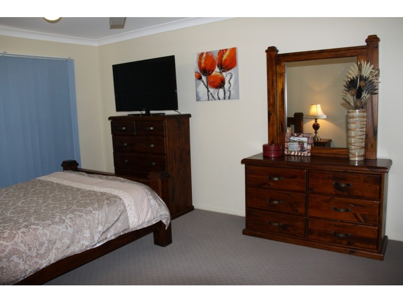 1 Alpine Ave, Boyne Island QLD 4680