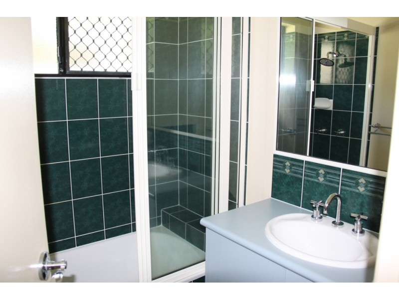 1 Alpine Ave, Boyne Island QLD 4680