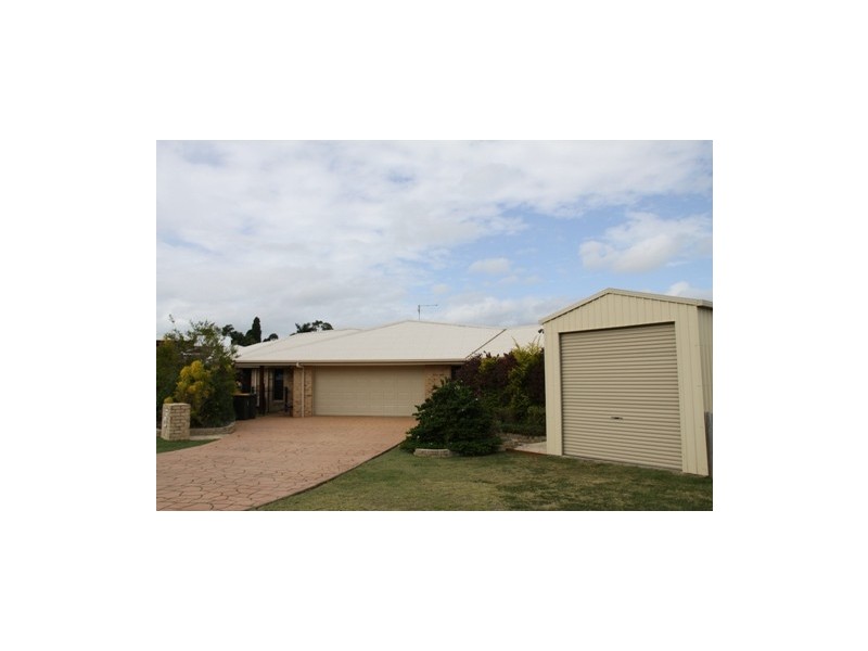 1 Jeana Close, Boyne Island QLD 4680
