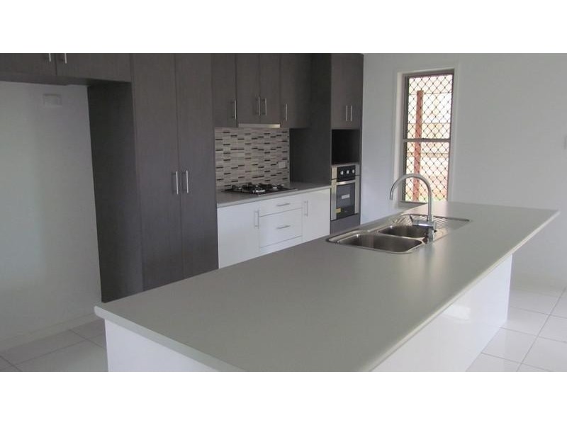 12 Valley Way, Boyne Island QLD 4680