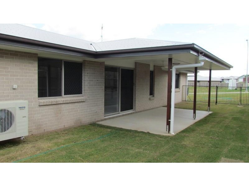12 Valley Way, Boyne Island QLD 4680