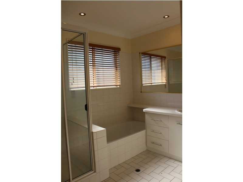 3/4 Pittsbay, Boyne Island QLD 4680