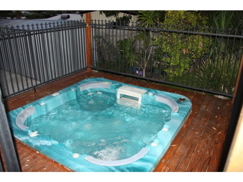 3 Winnecke Rd, Tannum Sands QLD 4680