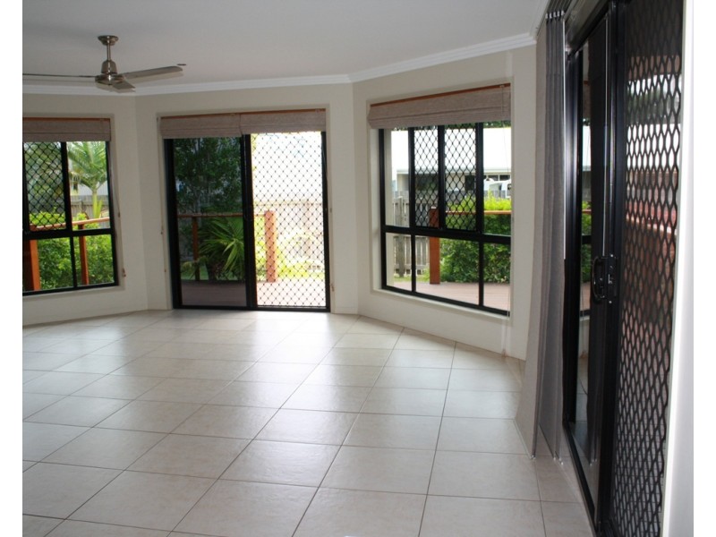 8 Golf View Drive, Boyne Island QLD 4680