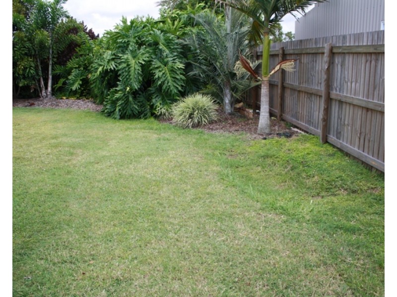 8 Golf View Drive, Boyne Island QLD 4680