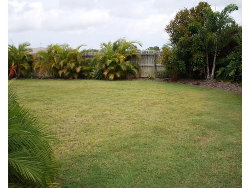 8 Golf View Drive, Boyne Island QLD 4680
