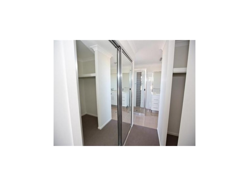 21 Stella st, Boyne Island QLD 4680