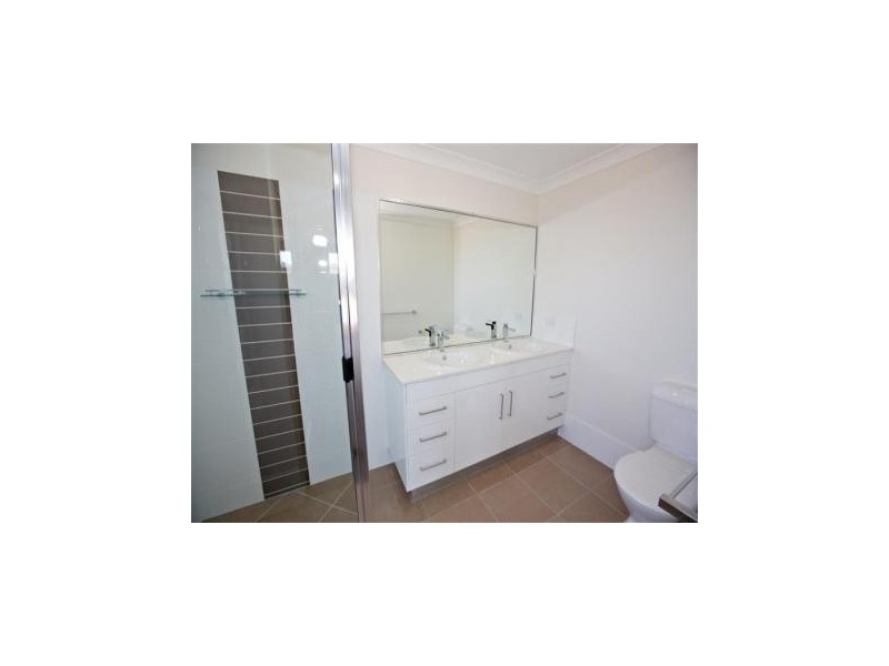 21 Stella st, Boyne Island QLD 4680