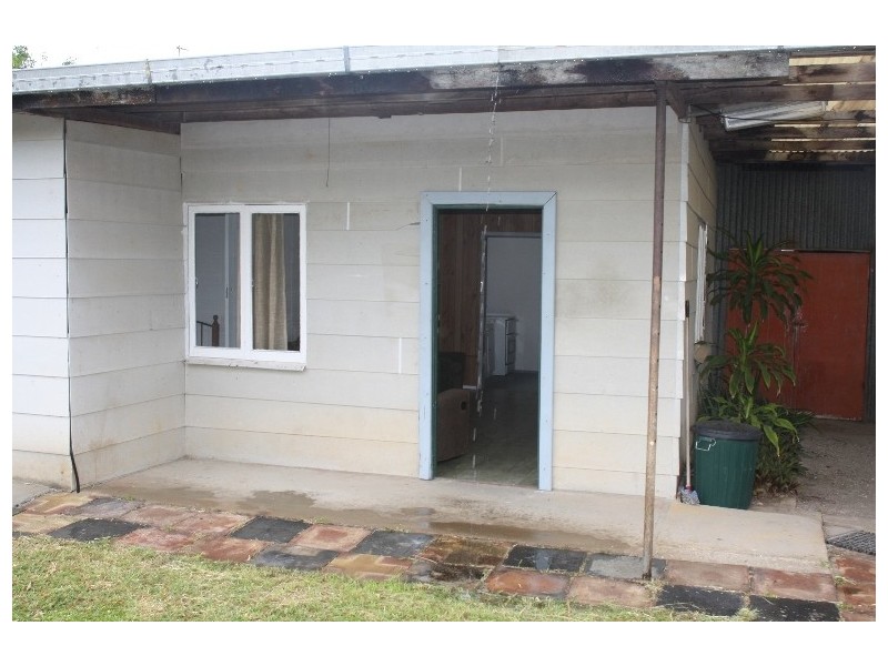 36 Tuckers rd, Boyne Island QLD 4680