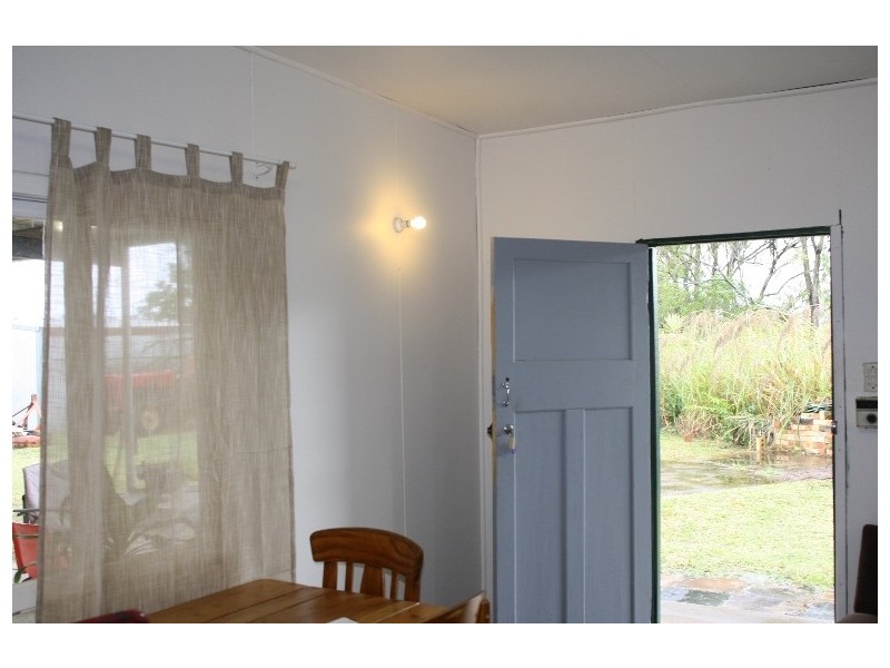 36 Tuckers rd, Boyne Island QLD 4680