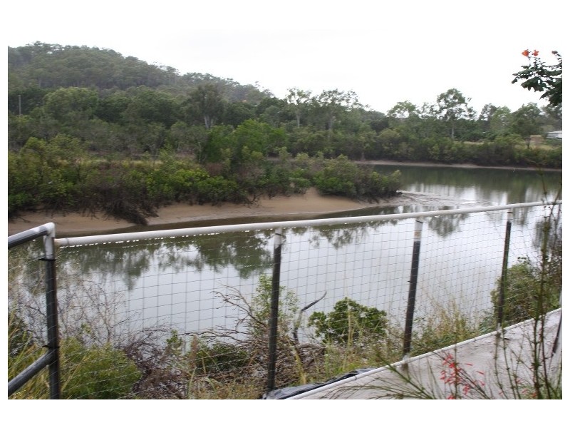 36 Tuckers rd, Boyne Island QLD 4680