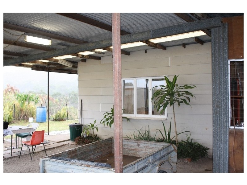 36 Tuckers rd, Boyne Island QLD 4680