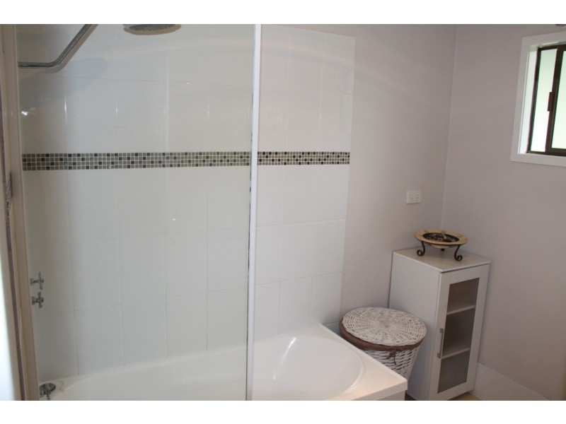 6 Bellemere Court, Boyne Island QLD 4680