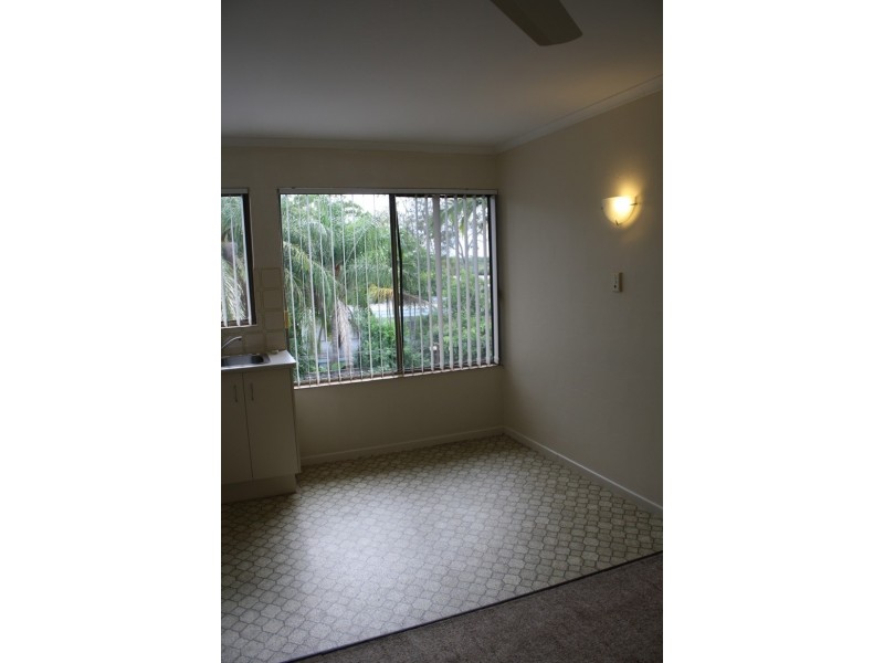 5/4 Arthur Street, Boyne Island QLD 4680