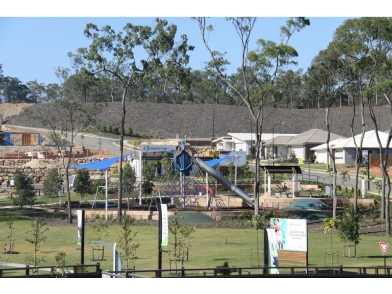 14 Clover Crescent, Boyne Island QLD 4680