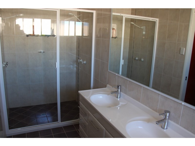 8 Richard Street, Boyne Island QLD 4680