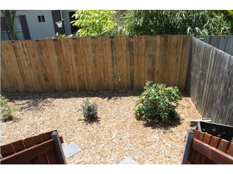 8 Richard Street, Boyne Island QLD 4680