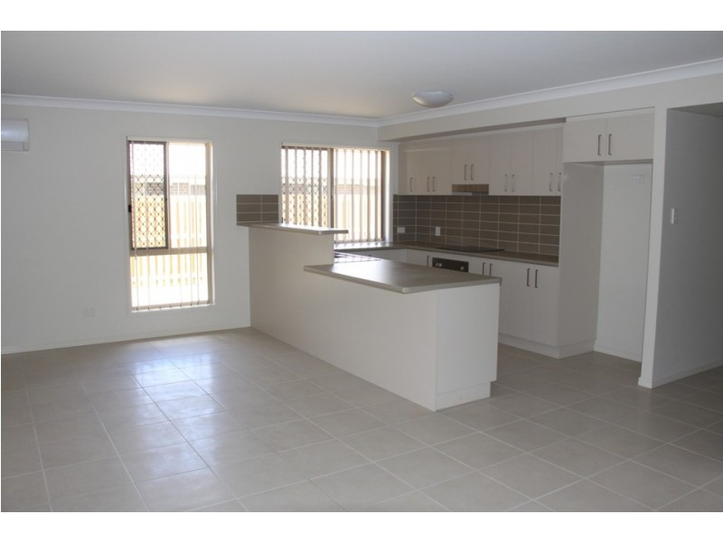 11 Bendee St, Glen Eden QLD 4680