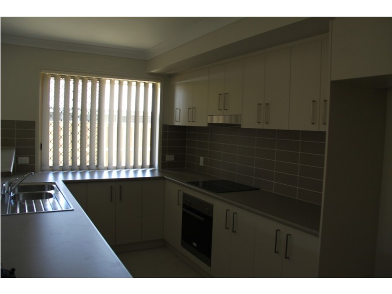 11 Bendee St, Glen Eden QLD 4680