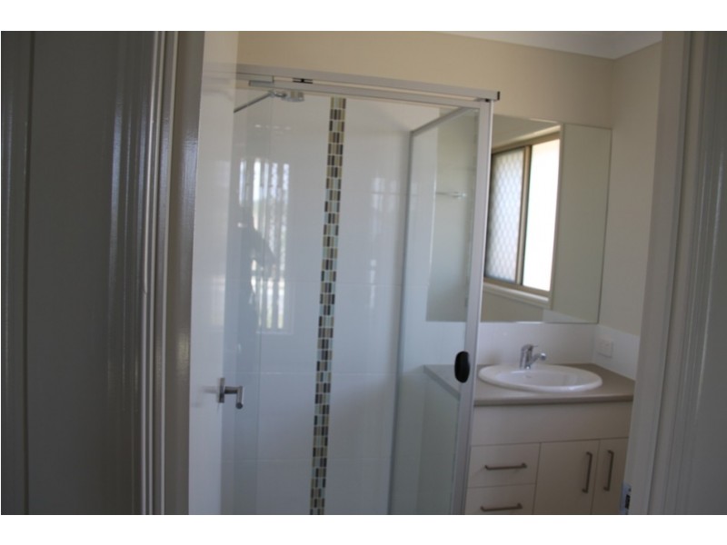 11 Bendee St, Glen Eden QLD 4680