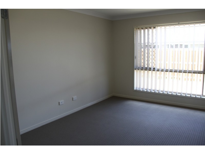 11 Bendee St, Glen Eden QLD 4680