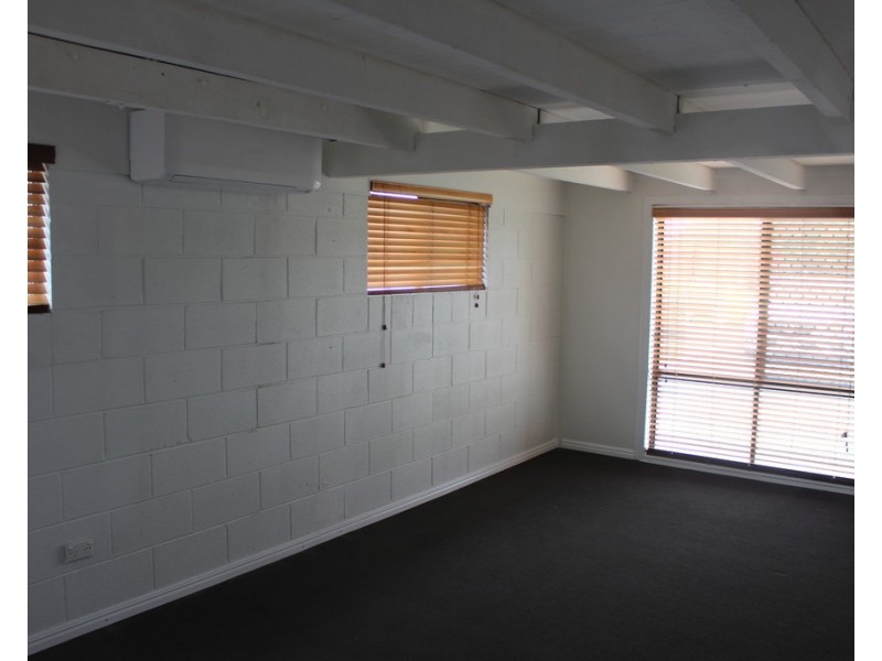 13 Yukana Street, Boyne Island QLD 4680