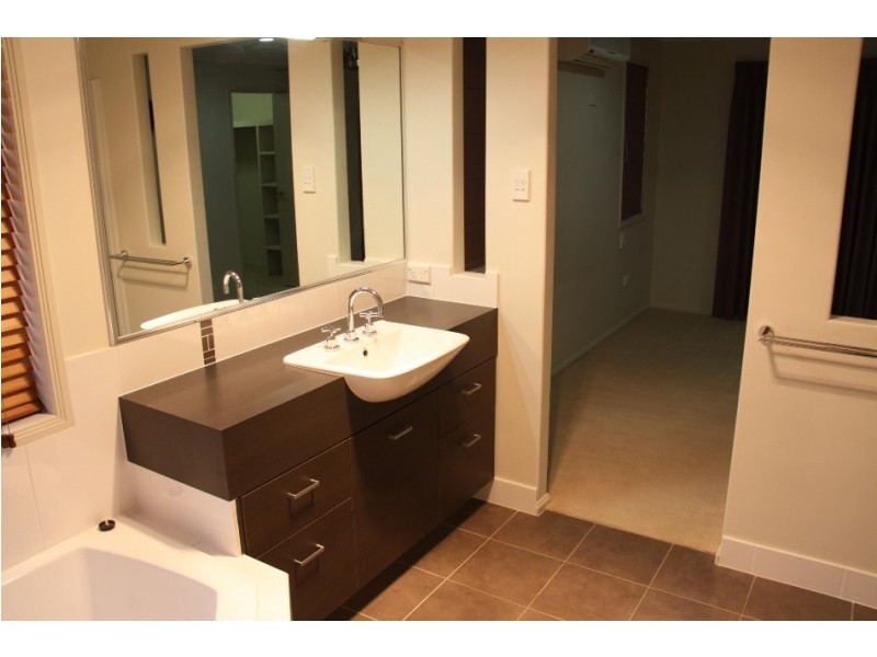 27 Longreach, Tannum Sands QLD 4680