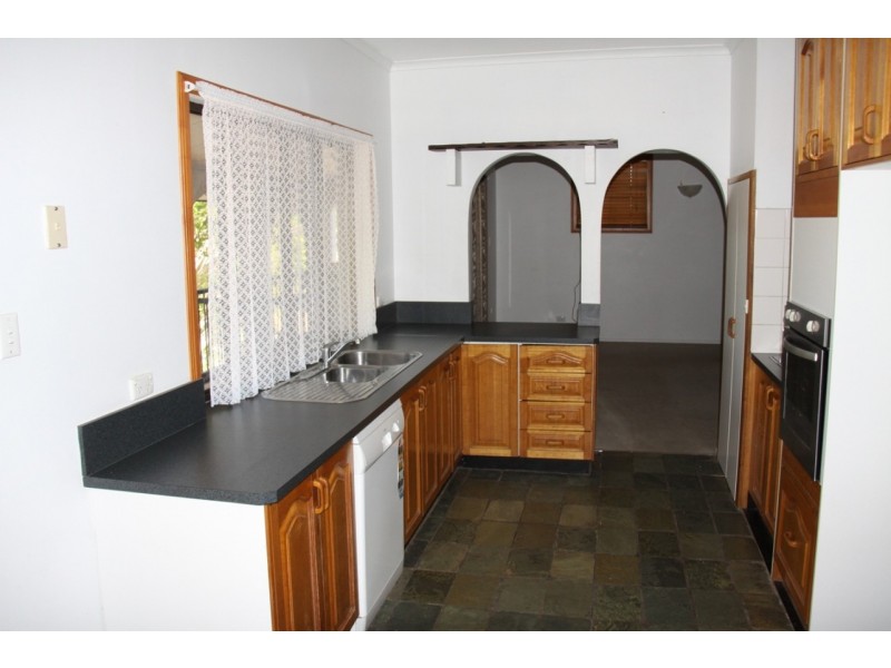 16 Donald Street, Tannum Sands QLD 4680