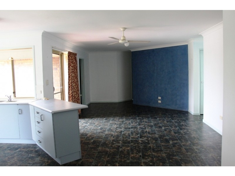 5 Curtis Avenue, Boyne Island QLD 4680