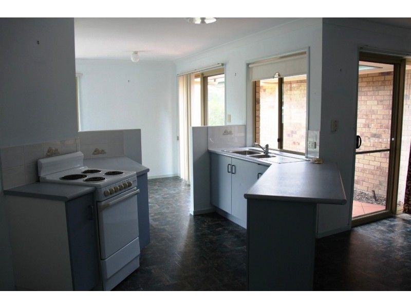 5 Curtis Avenue, Boyne Island QLD 4680