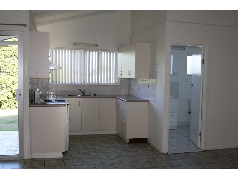33 Amaroo Street, Boyne Island QLD 4680