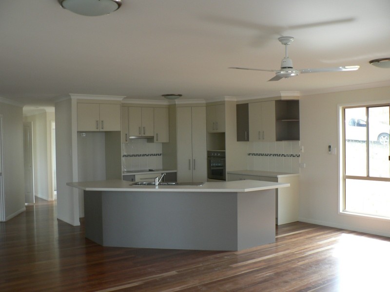 6B Jennylind Court, Boyne Island QLD 4680