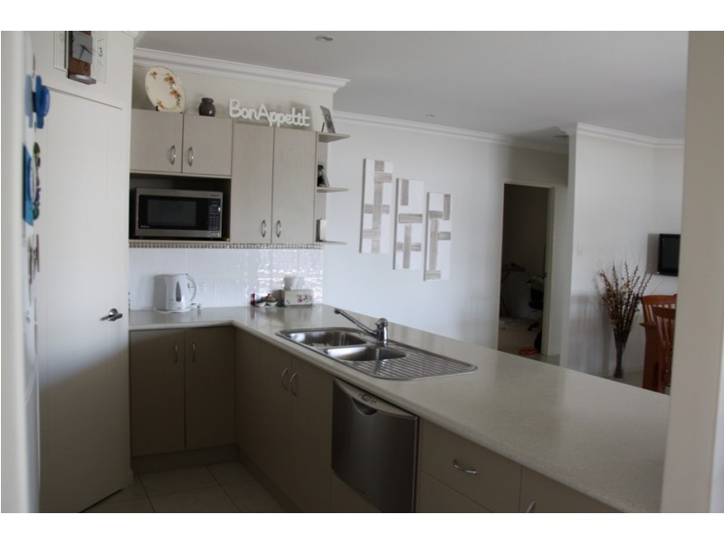 6 Stella Street, Boyne Island QLD 4680