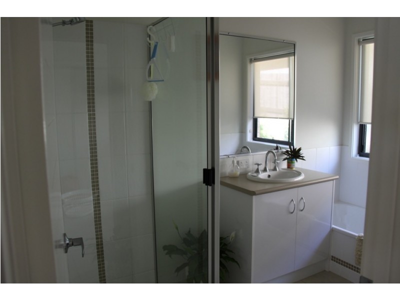 6 Stella Street, Boyne Island QLD 4680