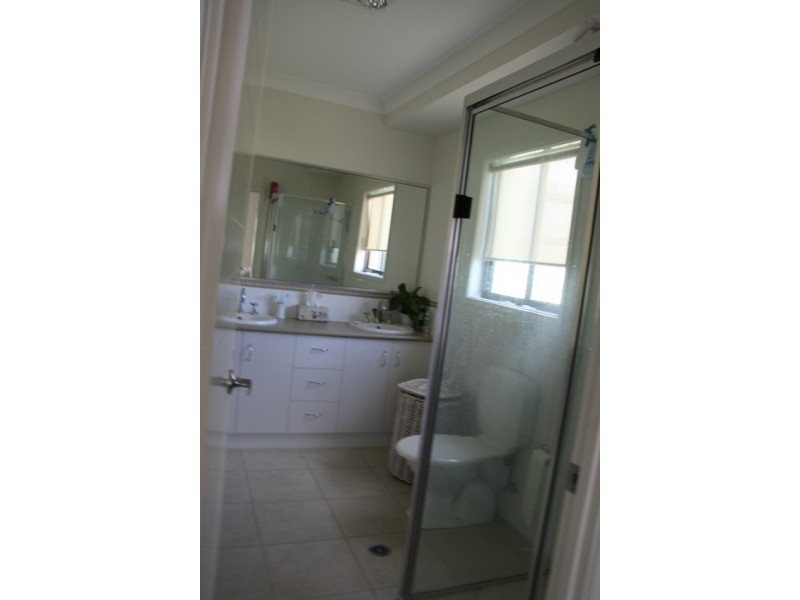 6 Stella Street, Boyne Island QLD 4680