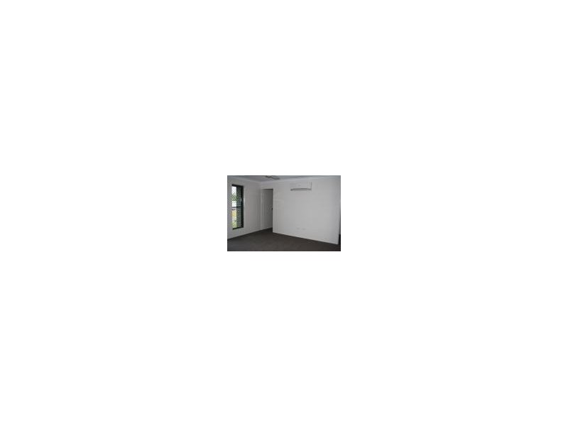 15 Valley Way, Boyne Island QLD 4680