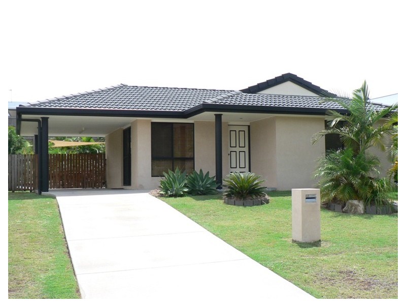 13 Pryde St, Tannum Sands QLD 4680