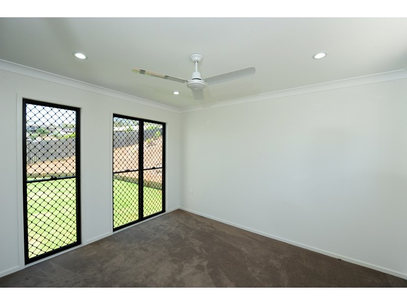 20 Lighthouse Drive, Boyne Island QLD 4680