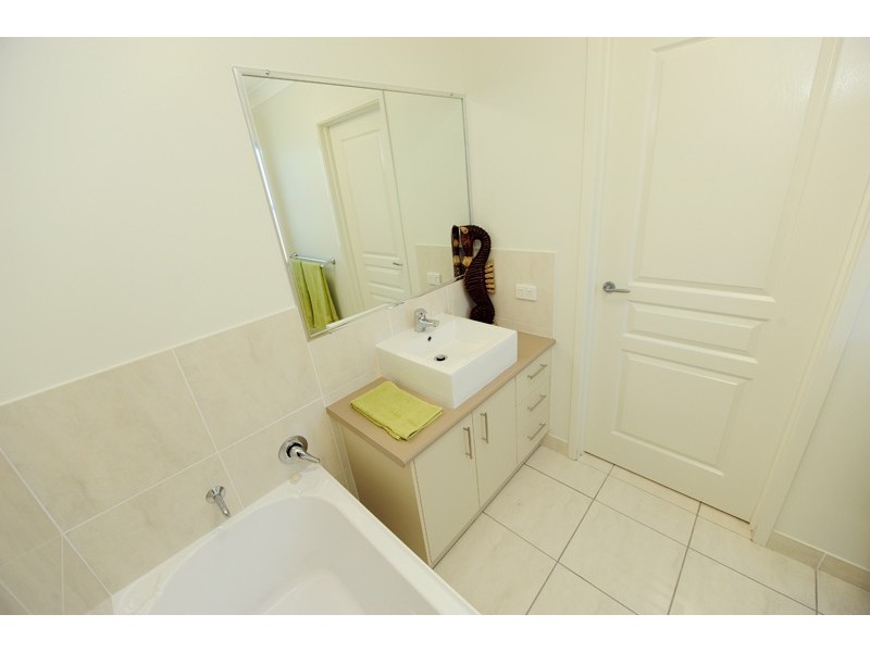 20 Lighthouse Drive, Boyne Island QLD 4680