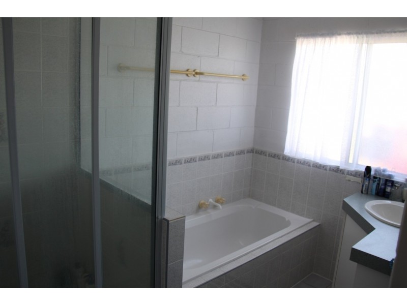 32 Lomandra Street, Boyne Island QLD 4680