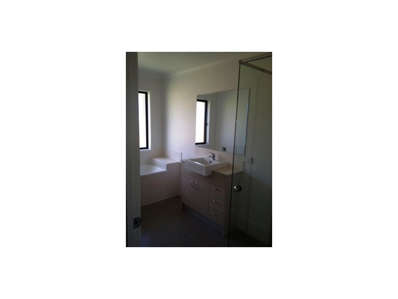 10 Numalia Lane, Boyne Island QLD 4680