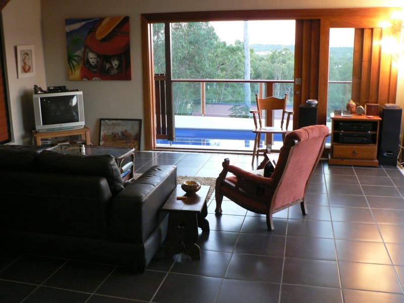 18 Sayre Cres, Boyne Island QLD 4680
