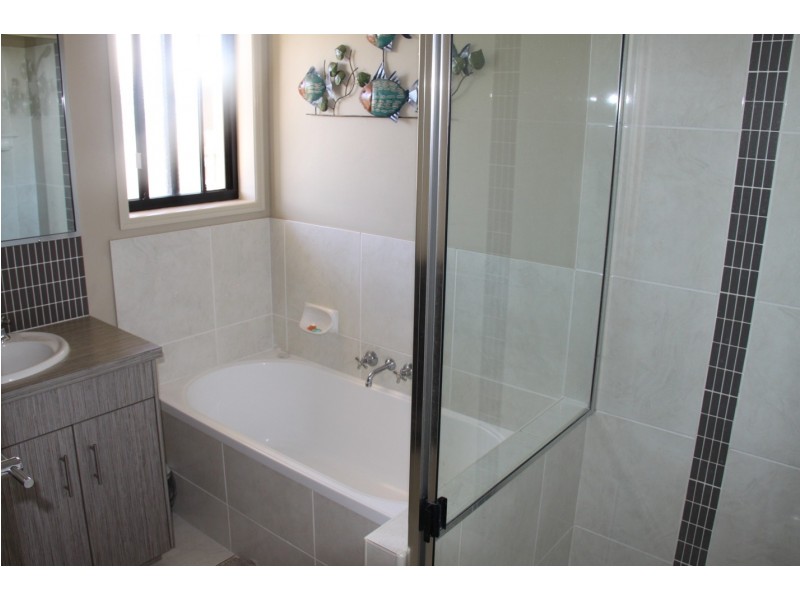 3 Jeana Close, Boyne Island QLD 4680