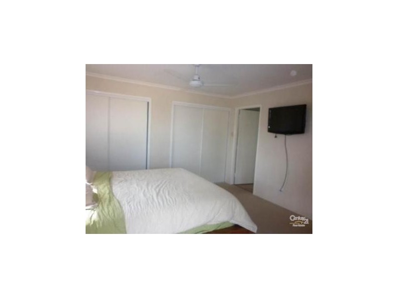24a Sayre Cr, Boyne Island QLD 4680