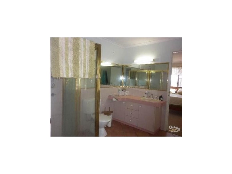 24a Sayre Cr, Boyne Island QLD 4680